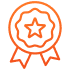 Badge Qualité et Récompense - Icône du Succès Orange. Badge orange pixelisé avec étoile et ruban symbolisant récompense, qualité ou succès.